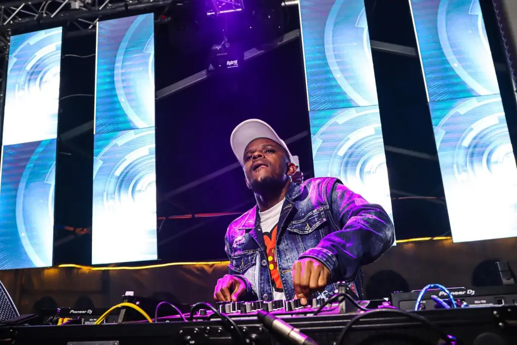 Kabza De Small Ft. Stakev – Strata