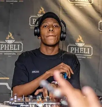 Vigro Deep & Uncle Waffles – Ukuphila