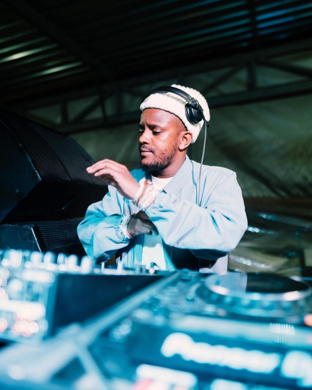 Kabza De Small & DJ Maphorisa Ft. Kelvin Momo – Friday